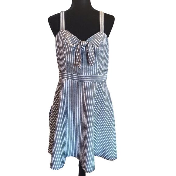 Roz & Ali Dresses & Skirts - ROZ & ALI Sundress Blue and White Seersucker Sz 10